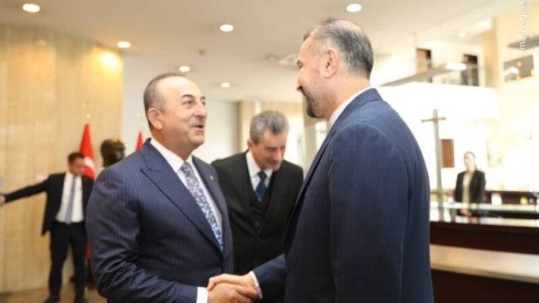 حسین امیر عبداللاهیان وزیر خارجه‌ی ایران و مولود چاووش‌اغلو وزیر خارجه‌ی ترکیە